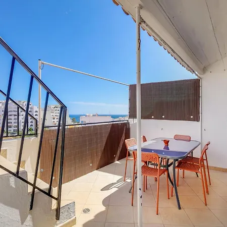 Sunny Rooftop 3br