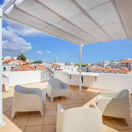 Sunny Rooftop 3br *