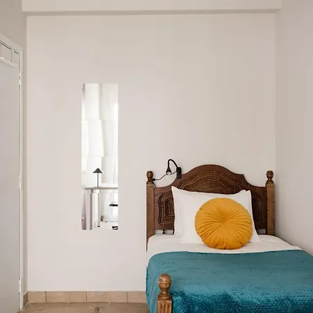 Sunny Rooftop 3br *
