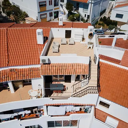 Sunny Rooftop 3br
